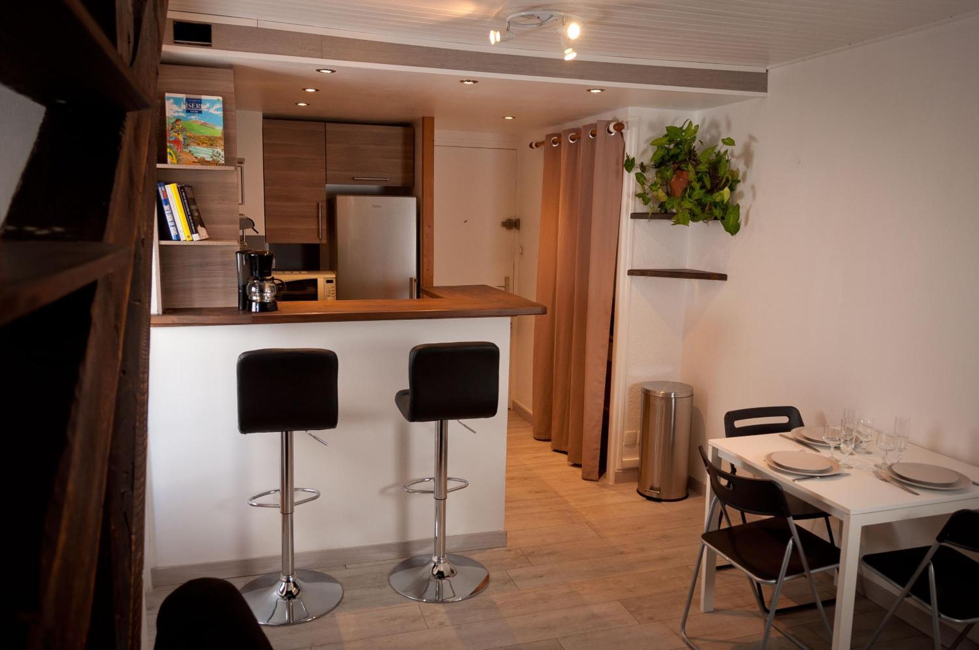 Le T2 Douillet D'Uriage - Residence Le Louvre - Cure Thermale Uriage- Proche Chamrousse - Jusqu'A 3 Personnes - Region Agreable En Toute Saison Vaulnaveys-le-Haut Esterno foto
